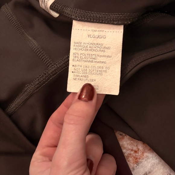 🐈‍⬛ Under Armour Dark Gray Athletic Leggings 🐈‍⬛ - Picture 5 of 5